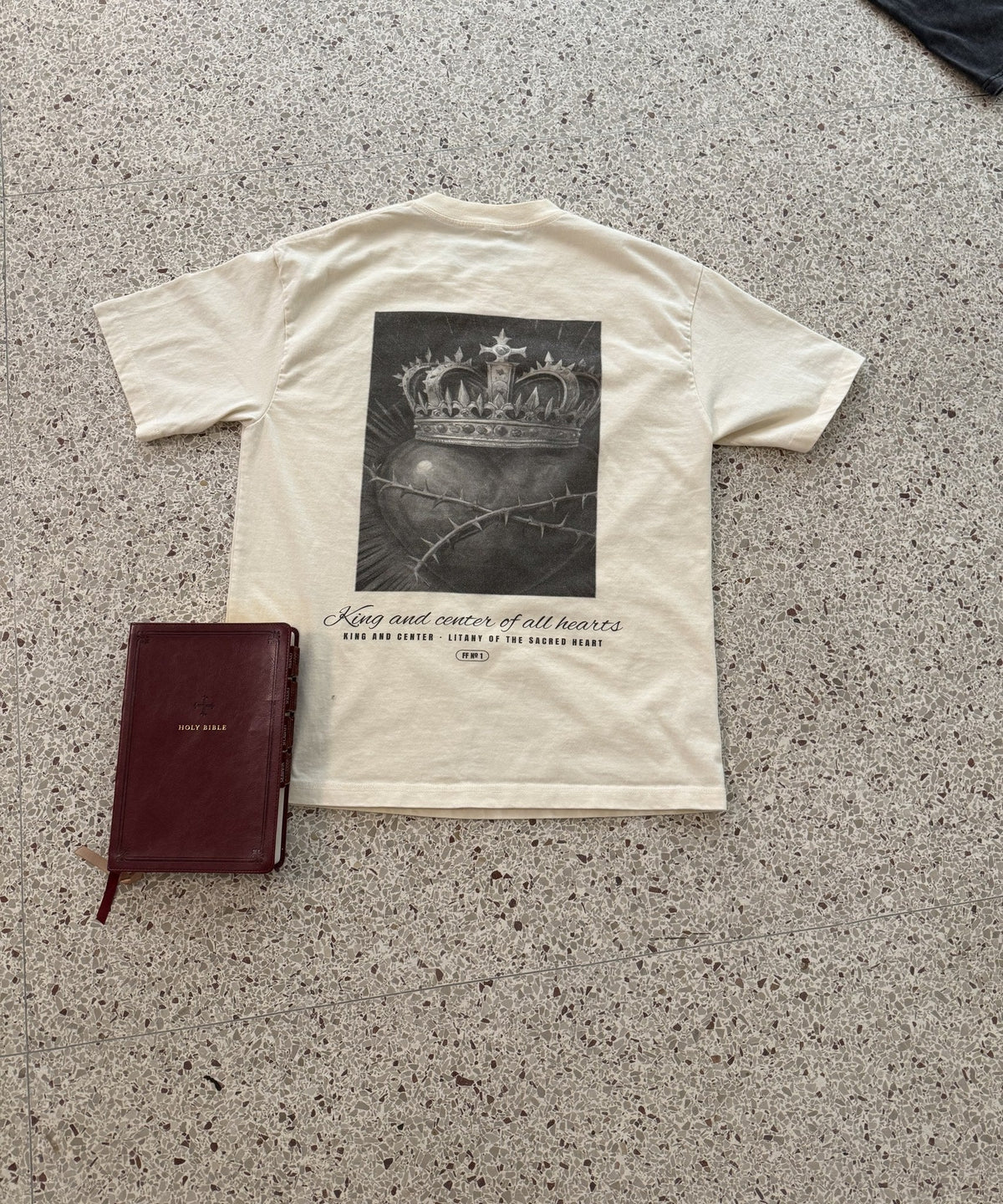 King and Center back print, cream tee, flat lay